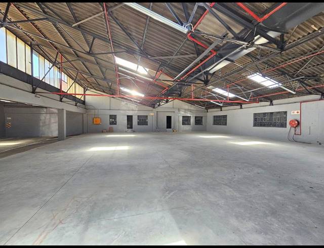 742M² WAREHOUSE TO LET IN BENROSE